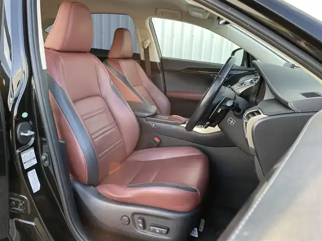 レクサス ＮＸ 300h Iパッケージ 福岡県 2015(平27)年 7.8万km スターライトブラックガラスフレーク 純正ナビ（BLUETOOTH/ワンセグ/CD/DVD/AUX）/全方位カメラ/バックカメラ/サイドカメラ/フロントカメラ/追従型クルーズコントロール/LEDヘッドライト/オートライト/レザーシート/シートメモリー/DN席パワーシート/DN席シートヒーター/ステアリングヒーター/純正18インチAW/BSM/車両接近通報装置/ブレーキホールド/横滑り防止装置/衝突軽減システム/盗難防止装置/コーナーセンサー/アイドリングストップ/パドルシフト/USB入力端子/スマートキー/ETC/保証書