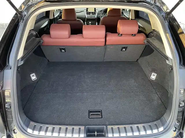 レクサス ＮＸ 300h Iパッケージ 福岡県 2015(平27)年 7.8万km スターライトブラックガラスフレーク 純正ナビ（BLUETOOTH/ワンセグ/CD/DVD/AUX）/全方位カメラ/バックカメラ/サイドカメラ/フロントカメラ/追従型クルーズコントロール/LEDヘッドライト/オートライト/レザーシート/シートメモリー/DN席パワーシート/DN席シートヒーター/ステアリングヒーター/純正18インチAW/BSM/車両接近通報装置/ブレーキホールド/横滑り防止装置/衝突軽減システム/盗難防止装置/コーナーセンサー/アイドリングストップ/パドルシフト/USB入力端子/スマートキー/ETC/保証書