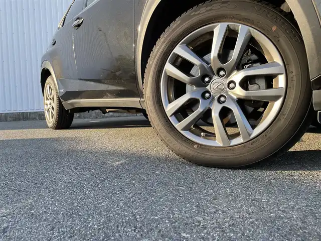 レクサス ＮＸ 300h Iパッケージ 福岡県 2015(平27)年 7.8万km スターライトブラックガラスフレーク 純正ナビ（BLUETOOTH/ワンセグ/CD/DVD/AUX）/全方位カメラ/バックカメラ/サイドカメラ/フロントカメラ/追従型クルーズコントロール/LEDヘッドライト/オートライト/レザーシート/シートメモリー/DN席パワーシート/DN席シートヒーター/ステアリングヒーター/純正18インチAW/BSM/車両接近通報装置/ブレーキホールド/横滑り防止装置/衝突軽減システム/盗難防止装置/コーナーセンサー/アイドリングストップ/パドルシフト/USB入力端子/スマートキー/ETC/保証書