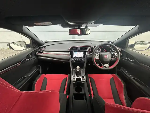 ホンダ シビック タイプR 千葉県 2021(令3)年 4.6万km チャンピオンシップホワイト 1オーナー/ホンダセンシング/・衝突軽減ブレーキ/レーンキープアシスト/・レーダークルーズコントロール/オートハイビーム/・先行車発進お知らせ/標識認識機能/純正7インチナビ(VXM-214VFi)/・フルセグ/BT/DVD/CD/バックカメラ/ETC2.0/LEDヘッドライト/オートライト/フォグライト/電動パーキングブレーキ/ブレーキホールド/専用スポーツシート/専用フロアマット/Bremboレッドキャリパー/純正20インチAW/電動格納/ウィンカーミラー