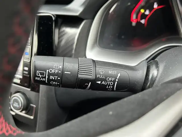 ホンダ シビック タイプR 千葉県 2021(令3)年 4.6万km チャンピオンシップホワイト 1オーナー/ホンダセンシング/・衝突軽減ブレーキ/レーンキープアシスト/・レーダークルーズコントロール/オートハイビーム/・先行車発進お知らせ/標識認識機能/純正7インチナビ(VXM-214VFi)/・フルセグ/BT/DVD/CD/バックカメラ/ETC2.0/LEDヘッドライト/オートライト/フォグライト/電動パーキングブレーキ/ブレーキホールド/専用スポーツシート/専用フロアマット/Bremboレッドキャリパー/純正20インチAW/電動格納/ウィンカーミラー
