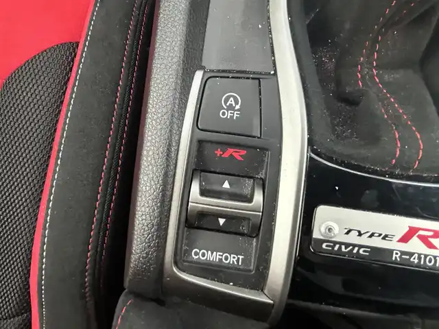 ホンダ シビック タイプR 千葉県 2021(令3)年 4.6万km チャンピオンシップホワイト 1オーナー/ホンダセンシング/・衝突軽減ブレーキ/レーンキープアシスト/・レーダークルーズコントロール/オートハイビーム/・先行車発進お知らせ/標識認識機能/純正7インチナビ(VXM-214VFi)/・フルセグ/BT/DVD/CD/バックカメラ/ETC2.0/LEDヘッドライト/オートライト/フォグライト/電動パーキングブレーキ/ブレーキホールド/専用スポーツシート/専用フロアマット/Bremboレッドキャリパー/純正20インチAW/電動格納/ウィンカーミラー