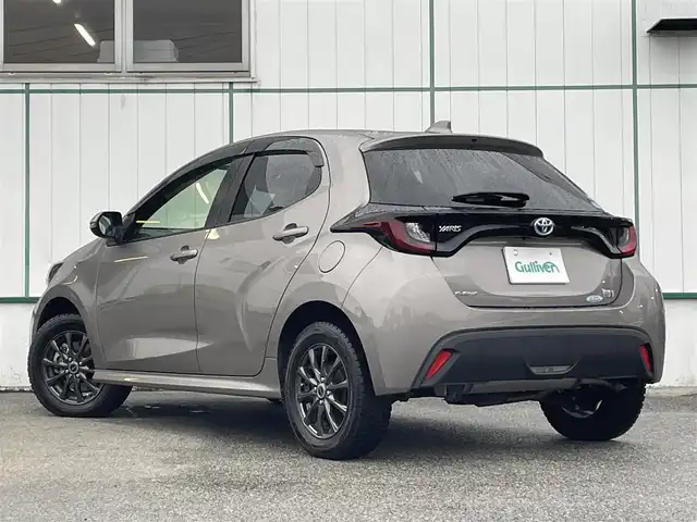 トヨタ ヤリス ハイブリッド G 山梨県 2020(令2)年 2.7万km アバンギャルドブロンズメタリック ワンオーナー/4WD/純正ディスプレイオーディオ/Bluetooth接続/バックカメラ/ETC2.0/レーダークルーズコントロール/プリクラッシュセーフティシステム/レーンキープアシスト/オートマチックハイビーム/ステアリングスイッチ/サイドバイザー/スペアキー/取扱説明書/保証書/純正ホイールキャップ付きサマータイヤ車載（185/60/15）