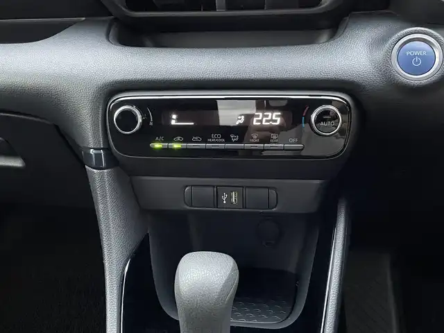 トヨタ ヤリス ハイブリッド G 山梨県 2020(令2)年 2.7万km アバンギャルドブロンズメタリック ワンオーナー/4WD/純正ディスプレイオーディオ/Bluetooth接続/バックカメラ/ETC2.0/レーダークルーズコントロール/プリクラッシュセーフティシステム/レーンキープアシスト/オートマチックハイビーム/ステアリングスイッチ/サイドバイザー/スペアキー/取扱説明書/保証書/純正ホイールキャップ付きサマータイヤ車載（185/60/15）
