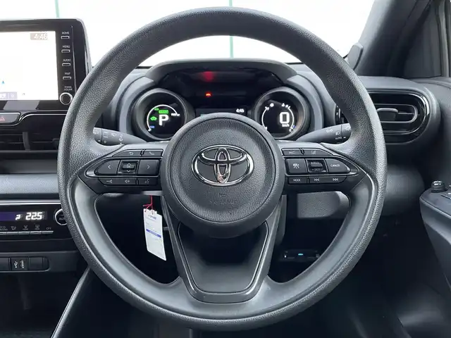 トヨタ ヤリス ハイブリッド G 山梨県 2020(令2)年 2.7万km アバンギャルドブロンズメタリック ワンオーナー/4WD/純正ディスプレイオーディオ/Bluetooth接続/バックカメラ/ETC2.0/レーダークルーズコントロール/プリクラッシュセーフティシステム/レーンキープアシスト/オートマチックハイビーム/ステアリングスイッチ/サイドバイザー/スペアキー/取扱説明書/保証書/純正ホイールキャップ付きサマータイヤ車載（185/60/15）