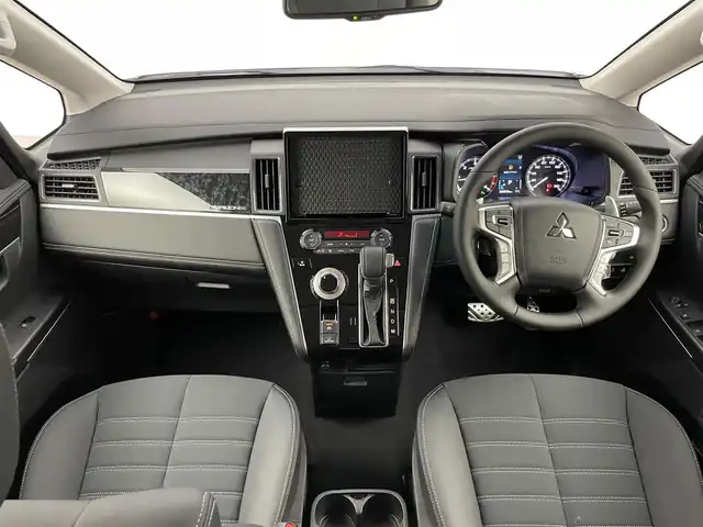 三菱 デリカＤ：５ シャモニー 埼玉県 2025(令7)年 0.1千km 白Ⅱ 登録済未使用車　マルチアラウンドモニター　ＢＳＭ　レーダークルーズコントロール　シートヒーター　ステアリングヒーター　パドルシフト　ハーフレザー　純正アルミホイール　オートライト　ＬＥＤヘッドライト