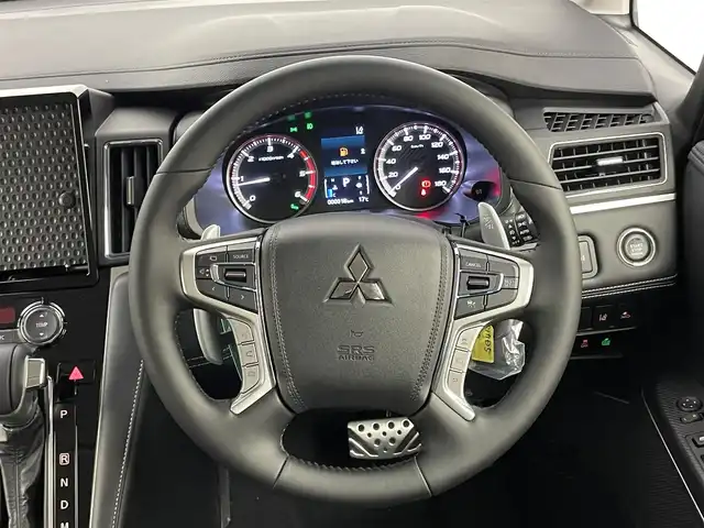 三菱 デリカＤ：５ シャモニー 埼玉県 2025(令7)年 0.1千km 白Ⅱ 登録済未使用車　マルチアラウンドモニター　ＢＳＭ　レーダークルーズコントロール　シートヒーター　ステアリングヒーター　パドルシフト　ハーフレザー　純正アルミホイール　オートライト　ＬＥＤヘッドライト