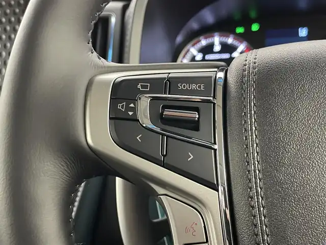 三菱 デリカＤ：５ シャモニー 埼玉県 2025(令7)年 0.1千km 白Ⅱ 登録済未使用車　マルチアラウンドモニター　ＢＳＭ　レーダークルーズコントロール　シートヒーター　ステアリングヒーター　パドルシフト　ハーフレザー　純正アルミホイール　オートライト　ＬＥＤヘッドライト