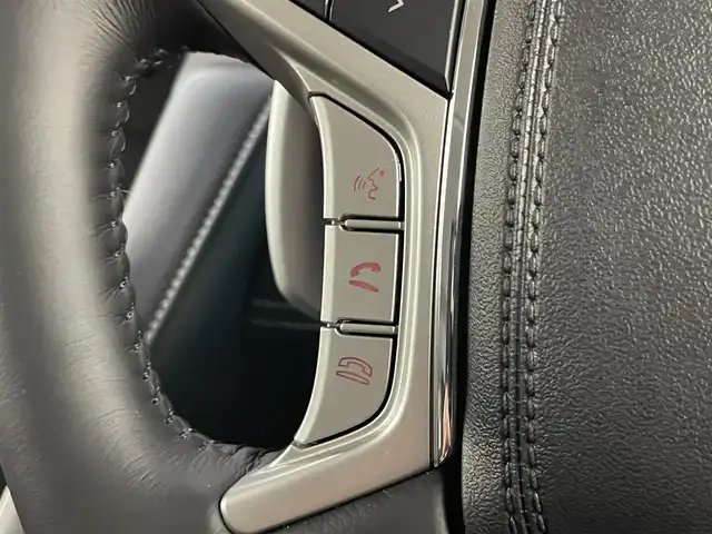 三菱 デリカＤ：５ シャモニー 埼玉県 2025(令7)年 0.1千km 白Ⅱ 登録済未使用車　マルチアラウンドモニター　ＢＳＭ　レーダークルーズコントロール　シートヒーター　ステアリングヒーター　パドルシフト　ハーフレザー　純正アルミホイール　オートライト　ＬＥＤヘッドライト