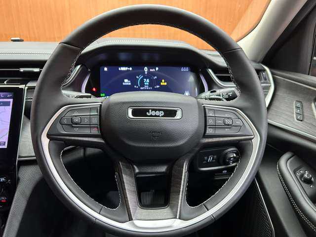 クライスラー・ジープ ジープ グランドチェロキー LTD 千葉県 2023(令5)年 1.8万km 赤 パノラマＳＲ　/黒革シート　/ＡＣＣ　/ナビ　/ＴＶ　/３６０°/Ｂｌｕｅｔｏｏｔｈ接続　/電動シート　/シートＨ　/ベンチレーション　　/デジタルインナーミラー　/電動リアゲート　/衝突軽減Ｂ　/ＢＳＭ　/ドラレコ　/ＥＴＣ