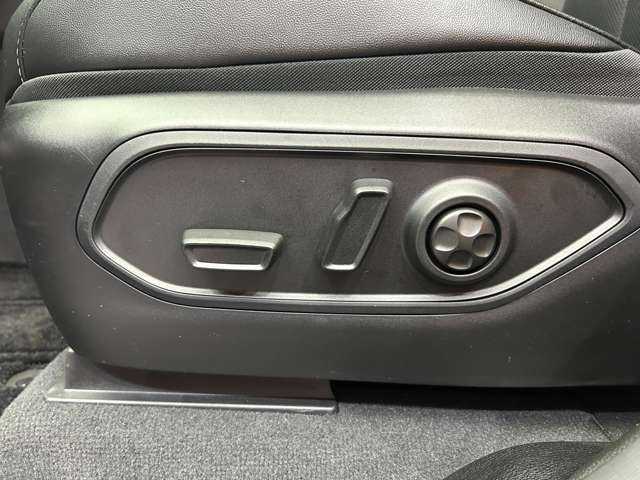 クライスラー・ジープ ジープ グランドチェロキー LTD 千葉県 2023(令5)年 1.8万km 赤 パノラマＳＲ　/黒革シート　/ＡＣＣ　/ナビ　/ＴＶ　/３６０°/Ｂｌｕｅｔｏｏｔｈ接続　/電動シート　/シートＨ　/ベンチレーション　　/デジタルインナーミラー　/電動リアゲート　/衝突軽減Ｂ　/ＢＳＭ　/ドラレコ　/ＥＴＣ