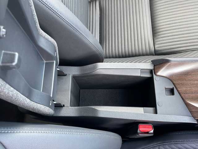 日産 オーラ G FOUR レザーエディション 新潟県 2024(令6)年 0.1万km グレー ４WD/寒冷地仕様/衝突軽減/コーナーセンサー/レーンキープアシスト/全周囲カメラ/デジタルインナーミラー/プッシュスタート/電動パーキングブレーキ/ステアリングヒーター/レザーシート/シートヒーター/シガーソケット/LEDヘッドライト/ウィンカーミラー/電格ミラー/スペアキー