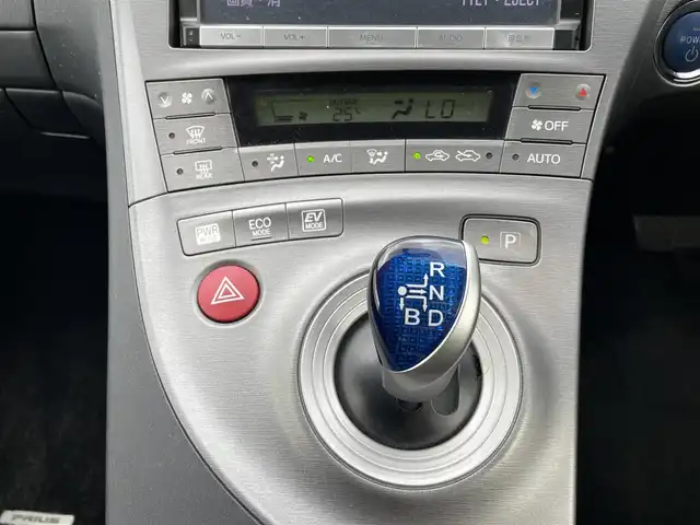 トヨタ プリウス S ツーリングセレクション 群馬県 2014(平26)年 10.6万km ブラック (株)IDOMが運営する【じしゃロン伊勢崎店】の自社ローン専用車両になりますこちらは現金またはオートローンご利用時の価格です。自社ローンご希望の方は別途その旨お申付け下さい/純正SDナビゲーション/バックカメラ/CD/DVD/SD/BT/DTV/オートライト/LEDヘッドライト/ETC/フォグライト/純正フロアマット/ドアバイザー