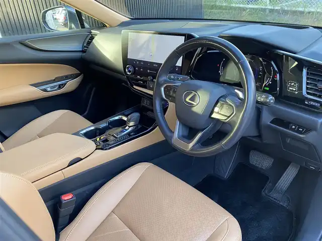 レクサス ＮＸ 350h バージョンL 福岡県 2023(令5)年 3.4万km グラファイトブラックガラスフレーク パノラマスライディングルーフ/レクサスセーフティシステム+/茶革シート/前席ベンチレーション/全席シートヒーター/ハンドルヒーター/ステアリングスイッチ/パドルシフト/純正ナビ　/全方位カメラ/Bluetooth/パワーバックドア/LEDヘッドライト/オートハイビーム/前後ドライブレコーダー/純正20インチアルミホイール/ETC2.0/取扱説明書/保証書