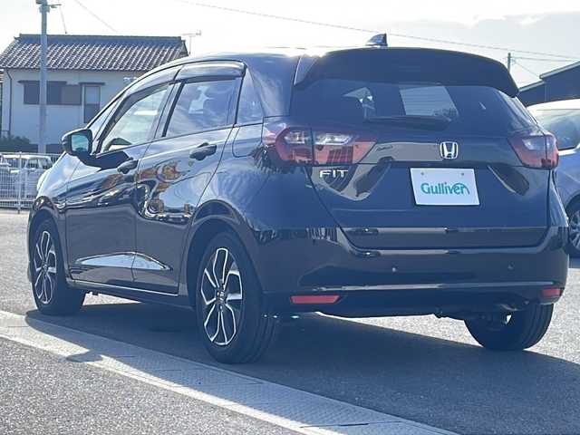 ホンダ フィット ホーム 香川県 2020(令2)年 7.6万km クリスタルブラックパール 純正8インチHonda　CONNECTナビ/フルセグテレビ/CD／DVD再生機能/バックカメラ/前後ドライブレコーダー/前後コーナーセンサー/LEDヘッドライト/ワイパーデアイサ―/ETC/スペアキー