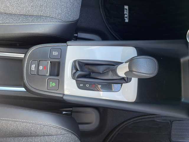 ホンダ フィット ホーム 香川県 2020(令2)年 7.6万km クリスタルブラックパール 純正8インチHonda　CONNECTナビ/フルセグテレビ/CD／DVD再生機能/バックカメラ/前後ドライブレコーダー/前後コーナーセンサー/LEDヘッドライト/ワイパーデアイサ―/ETC/スペアキー