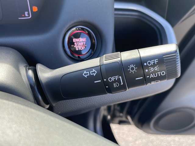 ホンダ フィット ホーム 香川県 2020(令2)年 7.6万km クリスタルブラックパール 純正8インチHonda　CONNECTナビ/フルセグテレビ/CD／DVD再生機能/バックカメラ/前後ドライブレコーダー/前後コーナーセンサー/LEDヘッドライト/ワイパーデアイサ―/ETC/スペアキー