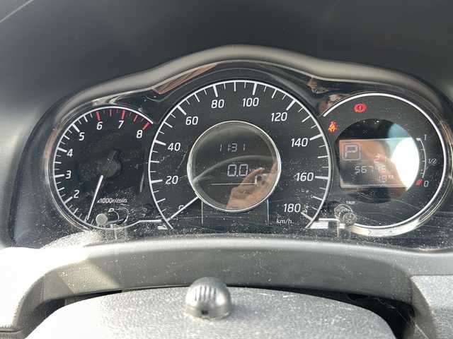 日産 ノート X DIG－S 愛媛県 2015(平27)年 5.7万km ブリリアントシルバー 純正SDナビ/Bluetooth/ワンセグ/SD/CD/DVD/ETC/社外ドライブレコーダー前後/バックカメラ/アラウンドビューモニター/純正フロアマット/コーナーセンサー/社外LEDヘッドライト/オートライト/レーンキープアシスト/衝突被害軽減システム/アイドリングストップ/プッシュスタート/保証書/取扱説明書