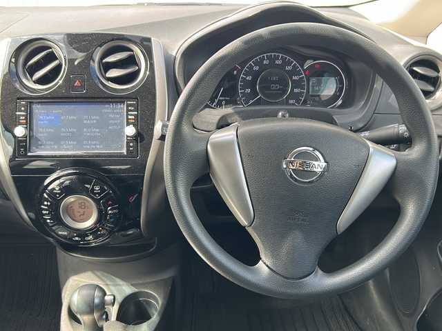 日産 ノート X DIG－S 愛媛県 2015(平27)年 5.7万km ブリリアントシルバー 純正SDナビ/Bluetooth/ワンセグ/SD/CD/DVD/ETC/社外ドライブレコーダー前後/バックカメラ/アラウンドビューモニター/純正フロアマット/コーナーセンサー/社外LEDヘッドライト/オートライト/レーンキープアシスト/衝突被害軽減システム/アイドリングストップ/プッシュスタート/保証書/取扱説明書