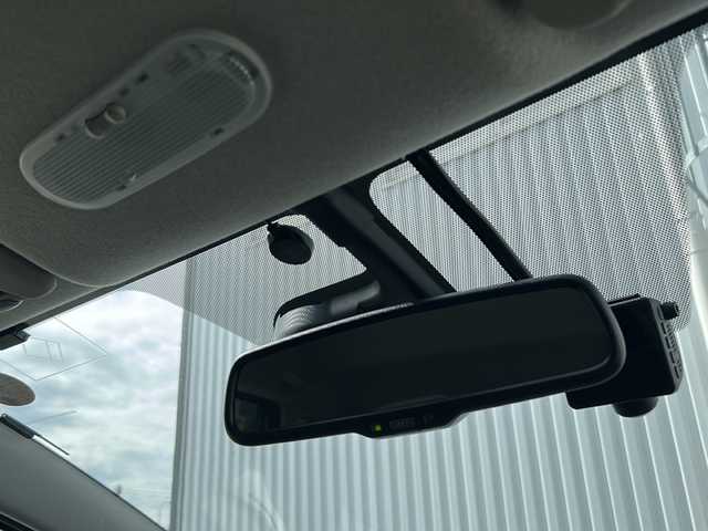 日産 ノート X DIG－S 愛媛県 2015(平27)年 5.7万km ブリリアントシルバー 純正SDナビ/Bluetooth/ワンセグ/SD/CD/DVD/ETC/社外ドライブレコーダー前後/バックカメラ/アラウンドビューモニター/純正フロアマット/コーナーセンサー/社外LEDヘッドライト/オートライト/レーンキープアシスト/衝突被害軽減システム/アイドリングストップ/プッシュスタート/保証書/取扱説明書