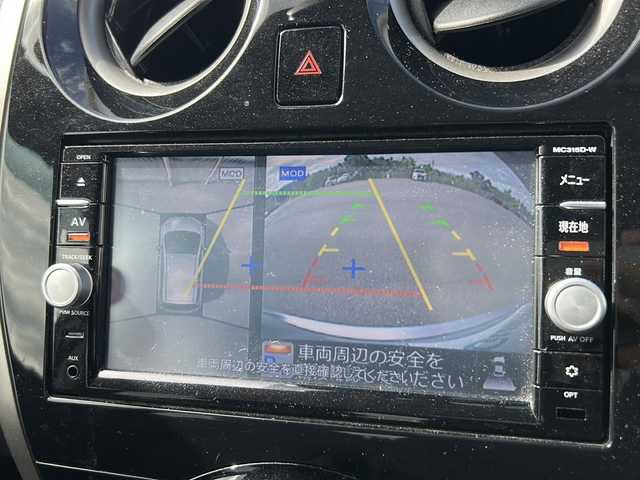 日産 ノート X DIG－S 愛媛県 2015(平27)年 5.7万km ブリリアントシルバー 純正SDナビ/Bluetooth/ワンセグ/SD/CD/DVD/ETC/社外ドライブレコーダー前後/バックカメラ/アラウンドビューモニター/純正フロアマット/コーナーセンサー/社外LEDヘッドライト/オートライト/レーンキープアシスト/衝突被害軽減システム/アイドリングストップ/プッシュスタート/保証書/取扱説明書