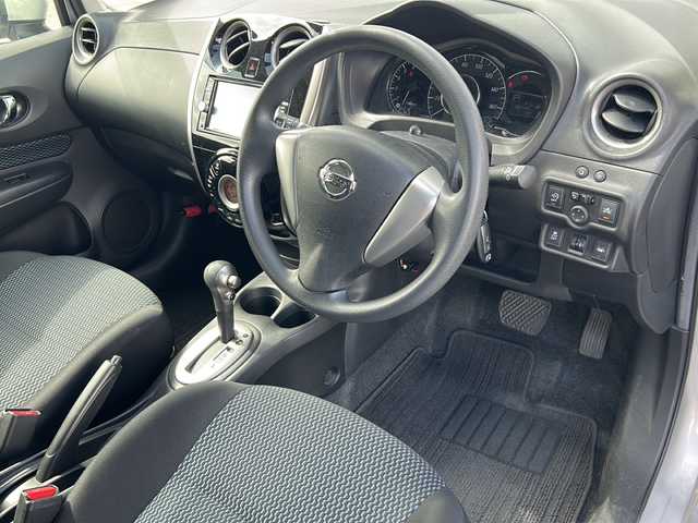 日産 ノート X DIG－S 愛媛県 2015(平27)年 5.7万km ブリリアントシルバー 純正SDナビ/Bluetooth/ワンセグ/SD/CD/DVD/ETC/社外ドライブレコーダー前後/バックカメラ/アラウンドビューモニター/純正フロアマット/コーナーセンサー/社外LEDヘッドライト/オートライト/レーンキープアシスト/衝突被害軽減システム/アイドリングストップ/プッシュスタート/保証書/取扱説明書
