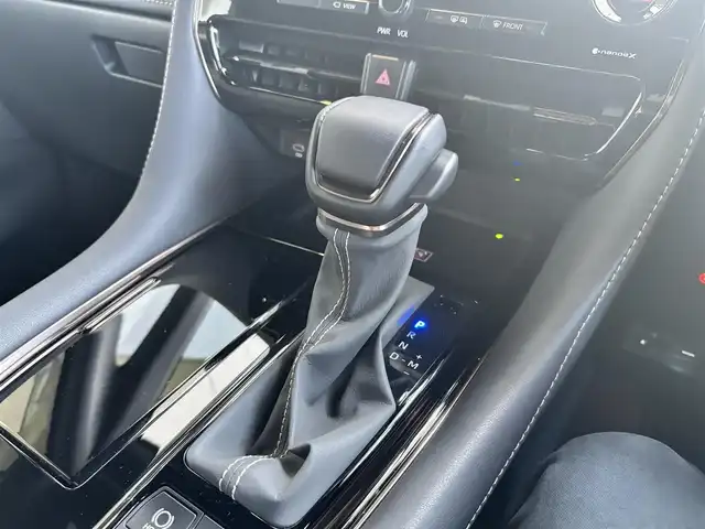 トヨタ アルファード Z 京都府 2024(令6)年 0.5万km プラチナホワイトパールマイカ ワンオーナー/黒革シート/純正14インチナビ、地デジ、Bluetooth/パノラミックビューモニター/デジタルインナーミラー/USB端子/HDMI端子/全席パワーシート/ハンドルヒーター/前席シートヒーター、エアーシート/左右独立ムーンルーフ/ユニバーサルステップ/両側パワースライドドア 、バワーバックドア/T’Z前後ドライブレコーダー/ビルトイン2.0ETC/3眼LEDヘッドランプ/ブラインドスポットモニター/オートハイビーム/純正18インチアルミホイール/スペアキー/トヨタセーフティセンス/・プリクラッシュセーフティ/・レーントレーシングアシスト/・レーンディバーチャーアラート/・全車速追従機能付レーダークルーズコントロール/・アダブティブハイビームシステム/・ロードサインアシスト/・プロアクティブドライビングアシスト