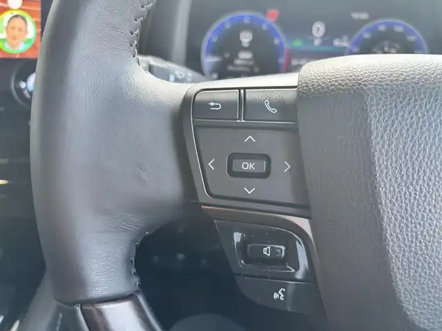 トヨタ アルファード Z 京都府 2024(令6)年 0.5万km プラチナホワイトパールマイカ ワンオーナー/黒革シート/純正14インチナビ、地デジ、Bluetooth/パノラミックビューモニター/デジタルインナーミラー/USB端子/HDMI端子/全席パワーシート/ハンドルヒーター/前席シートヒーター、エアーシート/左右独立ムーンルーフ/ユニバーサルステップ/両側パワースライドドア 、バワーバックドア/T’Z前後ドライブレコーダー/ビルトイン2.0ETC/3眼LEDヘッドランプ/ブラインドスポットモニター/オートハイビーム/純正18インチアルミホイール/スペアキー/トヨタセーフティセンス/・プリクラッシュセーフティ/・レーントレーシングアシスト/・レーンディバーチャーアラート/・全車速追従機能付レーダークルーズコントロール/・アダブティブハイビームシステム/・ロードサインアシスト/・プロアクティブドライビングアシスト