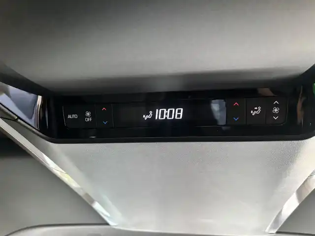 トヨタ アルファード Z 京都府 2024(令6)年 0.5万km プラチナホワイトパールマイカ ワンオーナー/黒革シート/純正14インチナビ、地デジ、Bluetooth/パノラミックビューモニター/デジタルインナーミラー/USB端子/HDMI端子/全席パワーシート/ハンドルヒーター/前席シートヒーター、エアーシート/左右独立ムーンルーフ/ユニバーサルステップ/両側パワースライドドア 、バワーバックドア/T’Z前後ドライブレコーダー/ビルトイン2.0ETC/3眼LEDヘッドランプ/ブラインドスポットモニター/オートハイビーム/純正18インチアルミホイール/スペアキー/トヨタセーフティセンス/・プリクラッシュセーフティ/・レーントレーシングアシスト/・レーンディバーチャーアラート/・全車速追従機能付レーダークルーズコントロール/・アダブティブハイビームシステム/・ロードサインアシスト/・プロアクティブドライビングアシスト