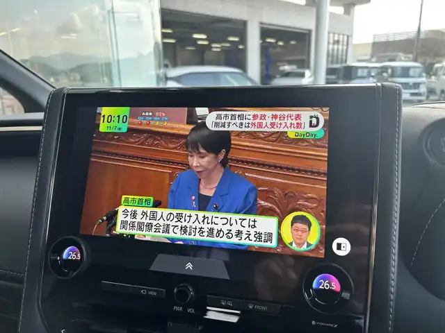 トヨタ アルファード Z 京都府 2024(令6)年 0.5万km プラチナホワイトパールマイカ ワンオーナー/黒革シート/純正14インチナビ、地デジ、Bluetooth/パノラミックビューモニター/デジタルインナーミラー/USB端子/HDMI端子/全席パワーシート/ハンドルヒーター/前席シートヒーター、エアーシート/左右独立ムーンルーフ/ユニバーサルステップ/両側パワースライドドア 、バワーバックドア/T’Z前後ドライブレコーダー/ビルトイン2.0ETC/3眼LEDヘッドランプ/ブラインドスポットモニター/オートハイビーム/純正18インチアルミホイール/スペアキー/トヨタセーフティセンス/・プリクラッシュセーフティ/・レーントレーシングアシスト/・レーンディバーチャーアラート/・全車速追従機能付レーダークルーズコントロール/・アダブティブハイビームシステム/・ロードサインアシスト/・プロアクティブドライビングアシスト