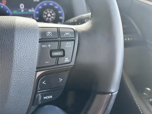 トヨタ アルファード Z 京都府 2024(令6)年 0.5万km プラチナホワイトパールマイカ ワンオーナー/黒革シート/純正14インチナビ、地デジ、Bluetooth/パノラミックビューモニター/デジタルインナーミラー/USB端子/HDMI端子/全席パワーシート/ハンドルヒーター/前席シートヒーター、エアーシート/左右独立ムーンルーフ/ユニバーサルステップ/両側パワースライドドア 、バワーバックドア/T’Z前後ドライブレコーダー/ビルトイン2.0ETC/3眼LEDヘッドランプ/ブラインドスポットモニター/オートハイビーム/純正18インチアルミホイール/スペアキー/トヨタセーフティセンス/・プリクラッシュセーフティ/・レーントレーシングアシスト/・レーンディバーチャーアラート/・全車速追従機能付レーダークルーズコントロール/・アダブティブハイビームシステム/・ロードサインアシスト/・プロアクティブドライビングアシスト