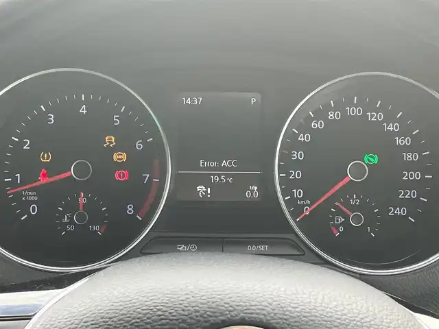 フォルクスワーゲン ポロ TSIコンフォートライン 静岡県 2015(平27)年 7.1万km サンセットレッドM 純正ナビ(CD/DVD/BT/フルセグ)/バックカメラ/パドルシフト/ドライブレコーダー前後/リモコンキー/スペアキー１本/パワーステアリング/パワーウィンドウ/アイドリングストップ/オートエアコン/レーダークルーズコントロール/フロアマット/布シート/純正アルミホイール/ABS/横滑り防止装置/オートライト/W+サイドエアバッグ