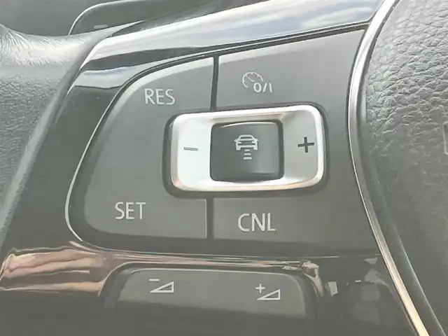 フォルクスワーゲン ポロ TSIコンフォートライン 静岡県 2015(平27)年 7.1万km サンセットレッドM 純正ナビ(CD/DVD/BT/フルセグ)/バックカメラ/パドルシフト/ドライブレコーダー前後/リモコンキー/スペアキー１本/パワーステアリング/パワーウィンドウ/アイドリングストップ/オートエアコン/レーダークルーズコントロール/フロアマット/布シート/純正アルミホイール/ABS/横滑り防止装置/オートライト/W+サイドエアバッグ