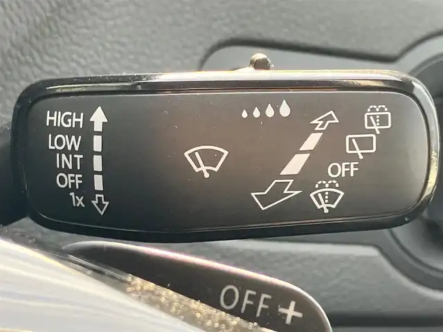 フォルクスワーゲン ポロ TSIコンフォートライン 静岡県 2015(平27)年 7.1万km サンセットレッドM 純正ナビ(CD/DVD/BT/フルセグ)/バックカメラ/パドルシフト/ドライブレコーダー前後/リモコンキー/スペアキー１本/パワーステアリング/パワーウィンドウ/アイドリングストップ/オートエアコン/レーダークルーズコントロール/フロアマット/布シート/純正アルミホイール/ABS/横滑り防止装置/オートライト/W+サイドエアバッグ