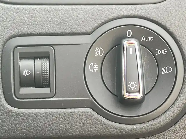 フォルクスワーゲン ポロ TSIコンフォートライン 静岡県 2015(平27)年 7.1万km サンセットレッドM 純正ナビ(CD/DVD/BT/フルセグ)/バックカメラ/パドルシフト/ドライブレコーダー前後/リモコンキー/スペアキー１本/パワーステアリング/パワーウィンドウ/アイドリングストップ/オートエアコン/レーダークルーズコントロール/フロアマット/布シート/純正アルミホイール/ABS/横滑り防止装置/オートライト/W+サイドエアバッグ