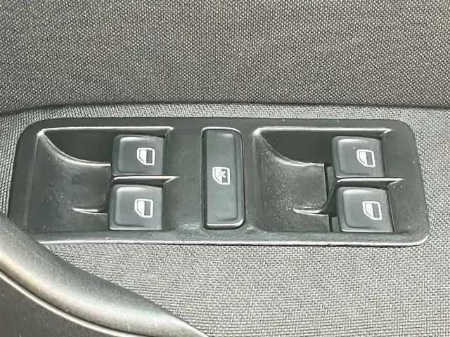 フォルクスワーゲン ポロ TSIコンフォートライン 静岡県 2015(平27)年 7.1万km サンセットレッドM 純正ナビ(CD/DVD/BT/フルセグ)/バックカメラ/パドルシフト/ドライブレコーダー前後/リモコンキー/スペアキー１本/パワーステアリング/パワーウィンドウ/アイドリングストップ/オートエアコン/レーダークルーズコントロール/フロアマット/布シート/純正アルミホイール/ABS/横滑り防止装置/オートライト/W+サイドエアバッグ