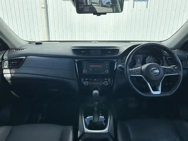 日産 エクストレイル 20Xi 熊本県 2020(令2)年 1.6万km ダイヤモンドブラック 純正オーディオ/・AM/FM/CD/プロパイロット/アラウンドビューモニター/エマージェンシーブレーキ/側方支援/後側方支援/デジタルインナーミラー/全席シートヒーター/パワーバックドア/革巻きステアリング/ステアリングスイッチ/電動パーキングブレーキ/オートホールドブレーキ/革巻きステアリング/ステアリングスイッチ/純正フロアマット/ドアバイザー/電動格納ミラー/ウインカーミラー/純正アルミホイール/スペアキー