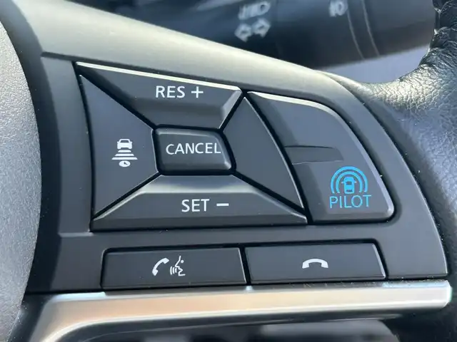 日産 エクストレイル 20Xi 熊本県 2020(令2)年 1.6万km ダイヤモンドブラック 純正オーディオ/・AM/FM/CD/プロパイロット/アラウンドビューモニター/エマージェンシーブレーキ/側方支援/後側方支援/デジタルインナーミラー/全席シートヒーター/パワーバックドア/革巻きステアリング/ステアリングスイッチ/電動パーキングブレーキ/オートホールドブレーキ/革巻きステアリング/ステアリングスイッチ/純正フロアマット/ドアバイザー/電動格納ミラー/ウインカーミラー/純正アルミホイール/スペアキー