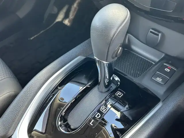 日産 エクストレイル 20Xi 熊本県 2020(令2)年 1.6万km ダイヤモンドブラック 純正オーディオ/・AM/FM/CD/プロパイロット/アラウンドビューモニター/エマージェンシーブレーキ/側方支援/後側方支援/デジタルインナーミラー/全席シートヒーター/パワーバックドア/革巻きステアリング/ステアリングスイッチ/電動パーキングブレーキ/オートホールドブレーキ/革巻きステアリング/ステアリングスイッチ/純正フロアマット/ドアバイザー/電動格納ミラー/ウインカーミラー/純正アルミホイール/スペアキー