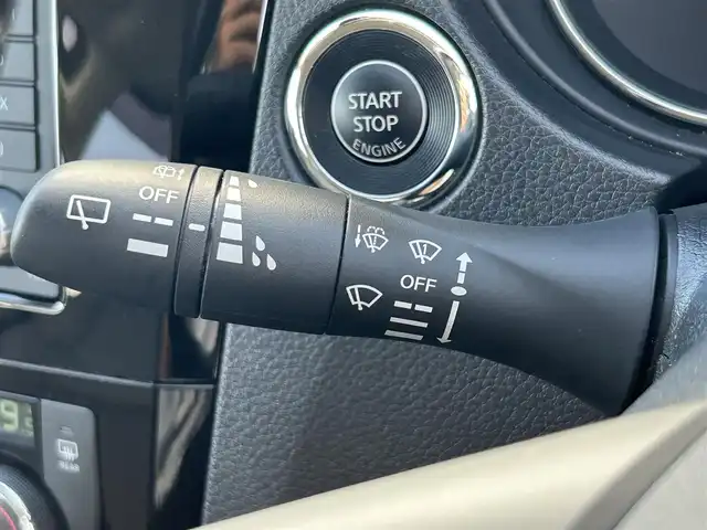 日産 エクストレイル 20Xi 熊本県 2020(令2)年 1.6万km ダイヤモンドブラック 純正オーディオ/・AM/FM/CD/プロパイロット/アラウンドビューモニター/エマージェンシーブレーキ/側方支援/後側方支援/デジタルインナーミラー/全席シートヒーター/パワーバックドア/革巻きステアリング/ステアリングスイッチ/電動パーキングブレーキ/オートホールドブレーキ/革巻きステアリング/ステアリングスイッチ/純正フロアマット/ドアバイザー/電動格納ミラー/ウインカーミラー/純正アルミホイール/スペアキー