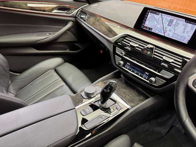 ＢＭＷ ５２３ｄ Mスポーツ 千葉県 2019(令1)年 4.5万km アルピンホワイトⅢ サンルーフ　/ハイラインＰＫＧ　/純正ナビ　/３６０°カメラ　/ＡＣＣ　/ＨＵＤ　/ｈ／ｋサウンド　/黒革　/シートヒーター　/パワーシート　/ＬＥＤヘッドライト　/オートライト　/パーキングアシスト　/ＥＴＣ　/パドルシフト