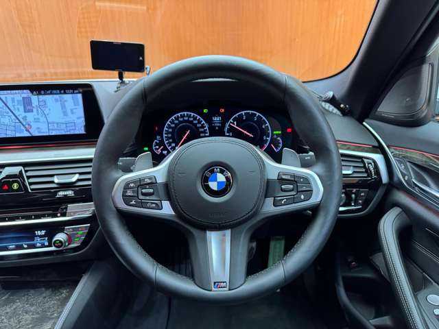 ＢＭＷ ５２３ｄ Mスポーツ 千葉県 2019(令1)年 4.5万km アルピンホワイトⅢ サンルーフ　/ハイラインＰＫＧ　/純正ナビ　/３６０°カメラ　/ＡＣＣ　/ＨＵＤ　/ｈ／ｋサウンド　/黒革　/シートヒーター　/パワーシート　/ＬＥＤヘッドライト　/オートライト　/パーキングアシスト　/ＥＴＣ　/パドルシフト