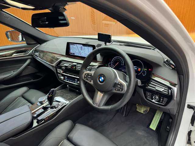 ＢＭＷ ５２３ｄ Mスポーツ 千葉県 2019(令1)年 4.5万km アルピンホワイトⅢ サンルーフ　/ハイラインＰＫＧ　/純正ナビ　/３６０°カメラ　/ＡＣＣ　/ＨＵＤ　/ｈ／ｋサウンド　/黒革　/シートヒーター　/パワーシート　/ＬＥＤヘッドライト　/オートライト　/パーキングアシスト　/ＥＴＣ　/パドルシフト