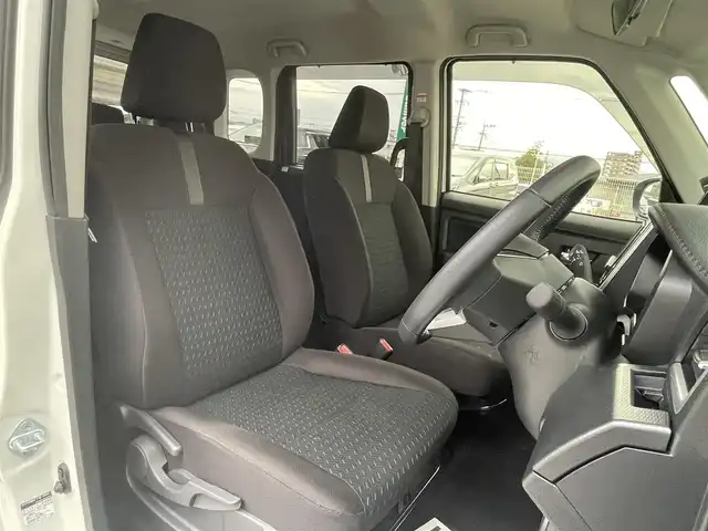 トヨタ ルーミー カスタムG 福岡県 2023(令5)年 0.8万km パールホワイトⅢ 純正7型SDナビ(フルセグＴＶ/ＣＤ/ＤＶＤ/ＢＴ) /トヨタセーフティー /コーナーセンサー/両側パワースライドドア/レーダークルコン /ドライブレコーダー【前後】 /オートホールド /USBポート /純正フロアマット /純正14インチアルミホイール /純正LEDヘッドライト /プッシュスタート /スマートキー