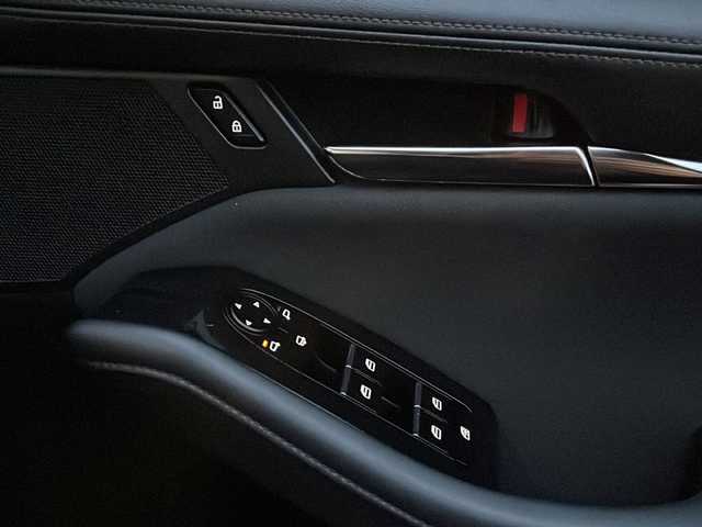 マツダ マツダ３ファストバック 15S ツーリング 岩手県 2019(令1)年 7.9万km ソウルレッドクリスタルM ナビ 全周囲 ヘッドアップディスプレイ ETC フルセグ Bluetooth再生 DVD再生 BSM HDMI レーダークルーズコントロール ドライブレコーダー 純正18インチAW オートLEDライト フォグランプ スマートキー