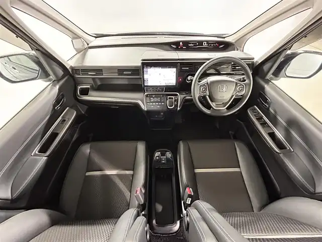 ホンダ ステップワゴン スパーダ ハイブリッド G EX ホンダセンシング 佐賀県 2018(平30)年 3.9万km プレミアムスパークルブラックパール 純正10インチナビ/フルセグTV/CD/DVD/Bluetooth/バックカメラ/衝突被害軽減システム/レーダークルーズコントロール/レーンアシスト/横滑り防止装置/ロードサインアシスト/先行車発進お知らせ機能/オートライト/LEDヘッドライト/フォグライト/ビルトインETC/電子パーキング/ブレーキホールド/両側パワースライドドア/ハーフレザーシート/運転席・助手席シートヒーター/後席サンシェード/シートバックテーブル/ISOFIX対応シート/純正フロアマット/純正16インチアルミホイール