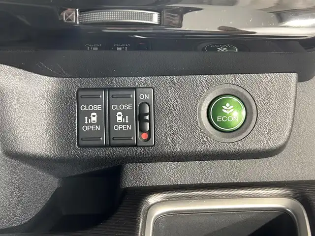 ホンダ ステップワゴン スパーダ ハイブリッド G EX ホンダセンシング 佐賀県 2018(平30)年 3.9万km プレミアムスパークルブラックパール 純正10インチナビ/フルセグTV/CD/DVD/Bluetooth/バックカメラ/衝突被害軽減システム/レーダークルーズコントロール/レーンアシスト/横滑り防止装置/ロードサインアシスト/先行車発進お知らせ機能/オートライト/LEDヘッドライト/フォグライト/ビルトインETC/電子パーキング/ブレーキホールド/両側パワースライドドア/ハーフレザーシート/運転席・助手席シートヒーター/後席サンシェード/シートバックテーブル/ISOFIX対応シート/純正フロアマット/純正16インチアルミホイール