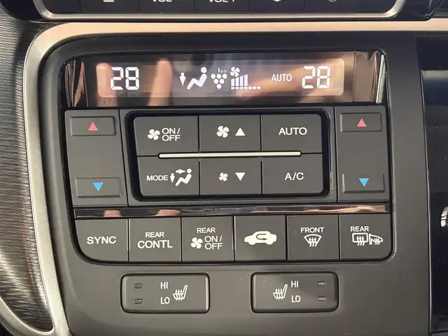 ホンダ ステップワゴン スパーダ ハイブリッド G EX ホンダセンシング 佐賀県 2018(平30)年 3.9万km プレミアムスパークルブラックパール 純正10インチナビ/フルセグTV/CD/DVD/Bluetooth/バックカメラ/衝突被害軽減システム/レーダークルーズコントロール/レーンアシスト/横滑り防止装置/ロードサインアシスト/先行車発進お知らせ機能/オートライト/LEDヘッドライト/フォグライト/ビルトインETC/電子パーキング/ブレーキホールド/両側パワースライドドア/ハーフレザーシート/運転席・助手席シートヒーター/後席サンシェード/シートバックテーブル/ISOFIX対応シート/純正フロアマット/純正16インチアルミホイール