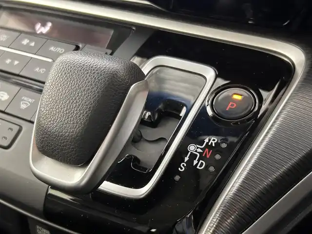 ホンダ ステップワゴン スパーダ ハイブリッド G EX ホンダセンシング 佐賀県 2018(平30)年 3.9万km プレミアムスパークルブラックパール 純正10インチナビ/フルセグTV/CD/DVD/Bluetooth/バックカメラ/衝突被害軽減システム/レーダークルーズコントロール/レーンアシスト/横滑り防止装置/ロードサインアシスト/先行車発進お知らせ機能/オートライト/LEDヘッドライト/フォグライト/ビルトインETC/電子パーキング/ブレーキホールド/両側パワースライドドア/ハーフレザーシート/運転席・助手席シートヒーター/後席サンシェード/シートバックテーブル/ISOFIX対応シート/純正フロアマット/純正16インチアルミホイール