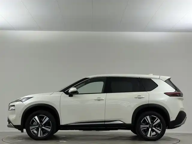 日産 エクストレイル G e－4ORCE 埼玉県 2024(令6)年 0.1万km ブリリアントホワイトパール 純正１２．３型ＤＡ　全方位　温シート　ＢＳＭ　ＨＵＤ　ＥＴＣ２．０　ＬＥＤ　プロパイロット　パーキングアシスト　パワーシート　パワーバックドア　ＡＣ１００V　ＢＴ　フルセグ　ダウンヒルアシスト　コネクトナビ